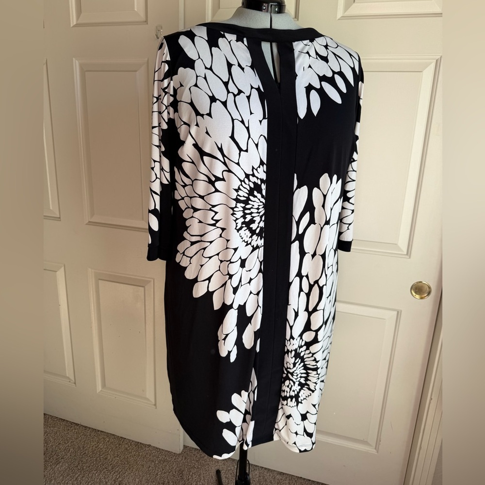 Sandra Darren Black and White Floral Shift Dress Size 22